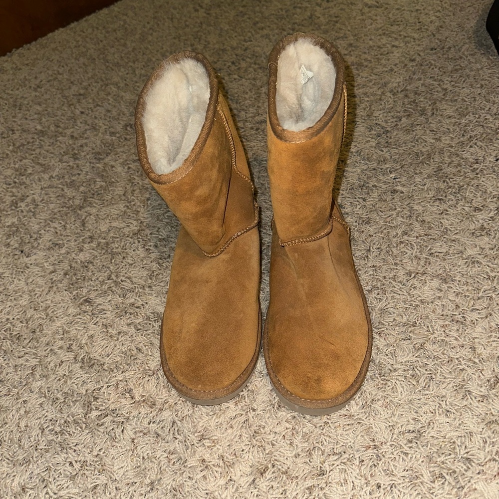 Cozy Tan Suede Boots Koolaburra Ugg